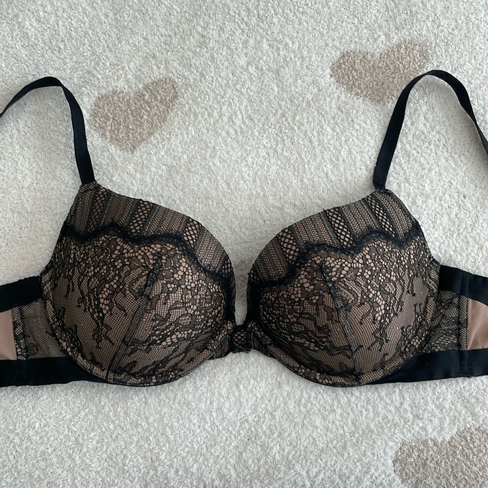 Victoria’s Secret Very Sexy Push Up Bra 34D - Black & Nude Lace